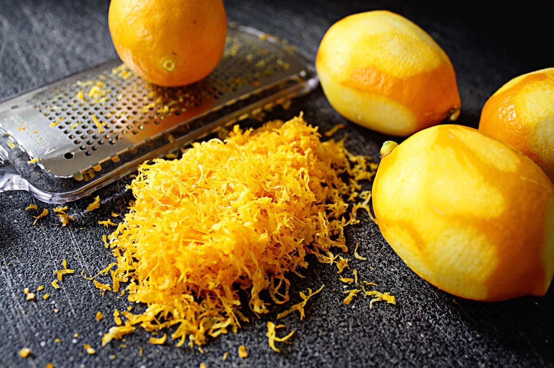 Raspas de limão ou laranja.