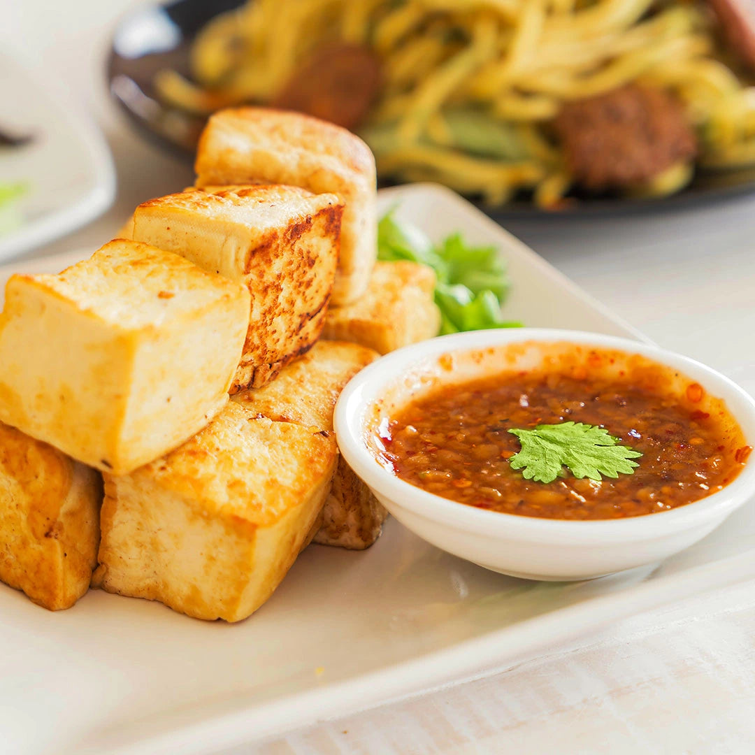 Tofu em cubos assado ou grelhados.